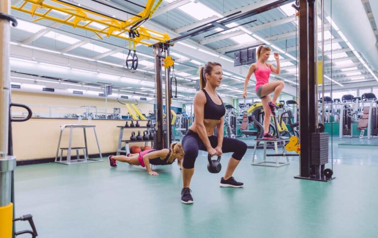 guide to circuit training; women training at a gym